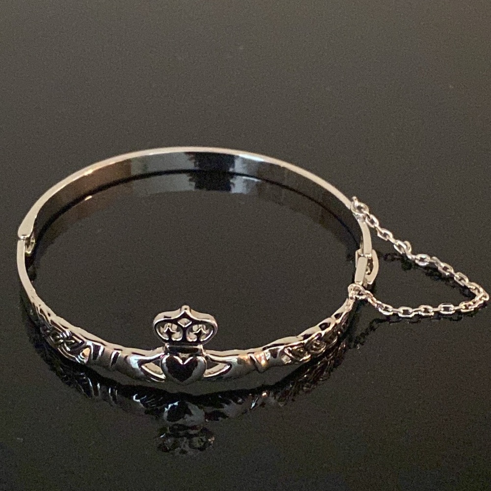 Claddagh Bangle in Stainless Steel - 7.5"